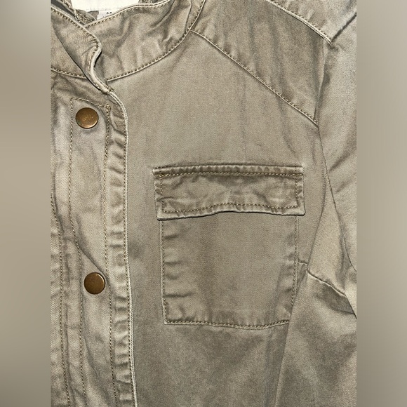 Army Green Jacket - size medium - Picture 3 of 4
